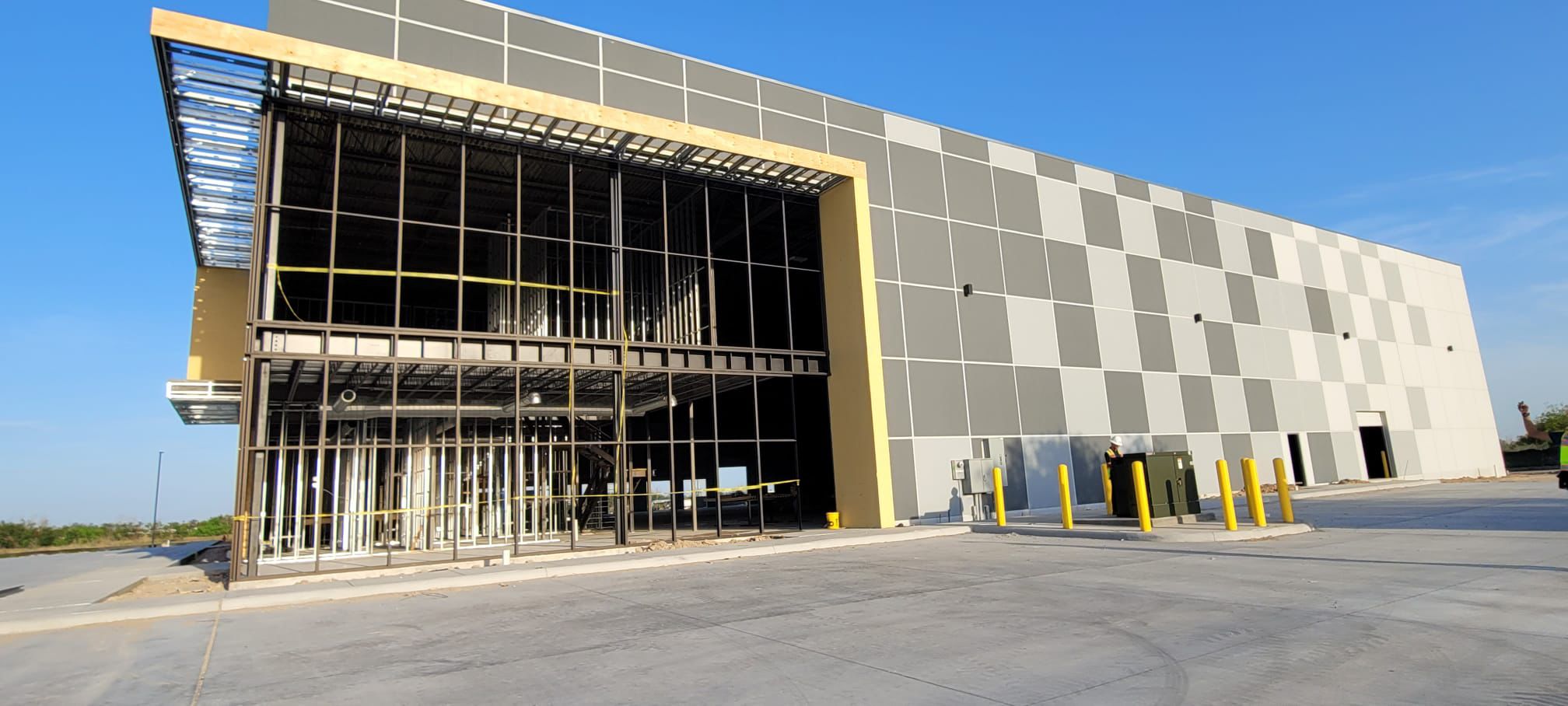 Rivadeneira Warehouse - exterior