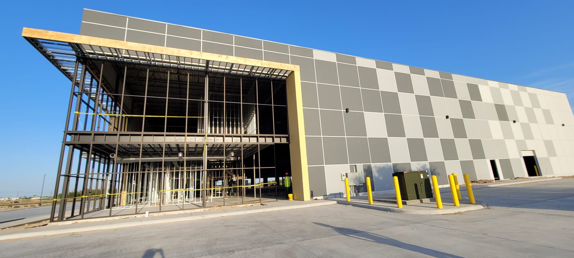 Rivadeneira Warehouse - side view